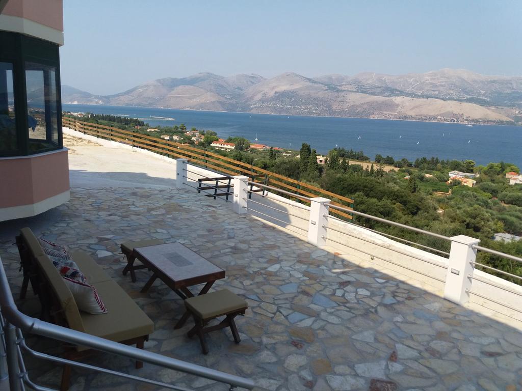 Loggos View Apartments Lixouri Bagian luar foto